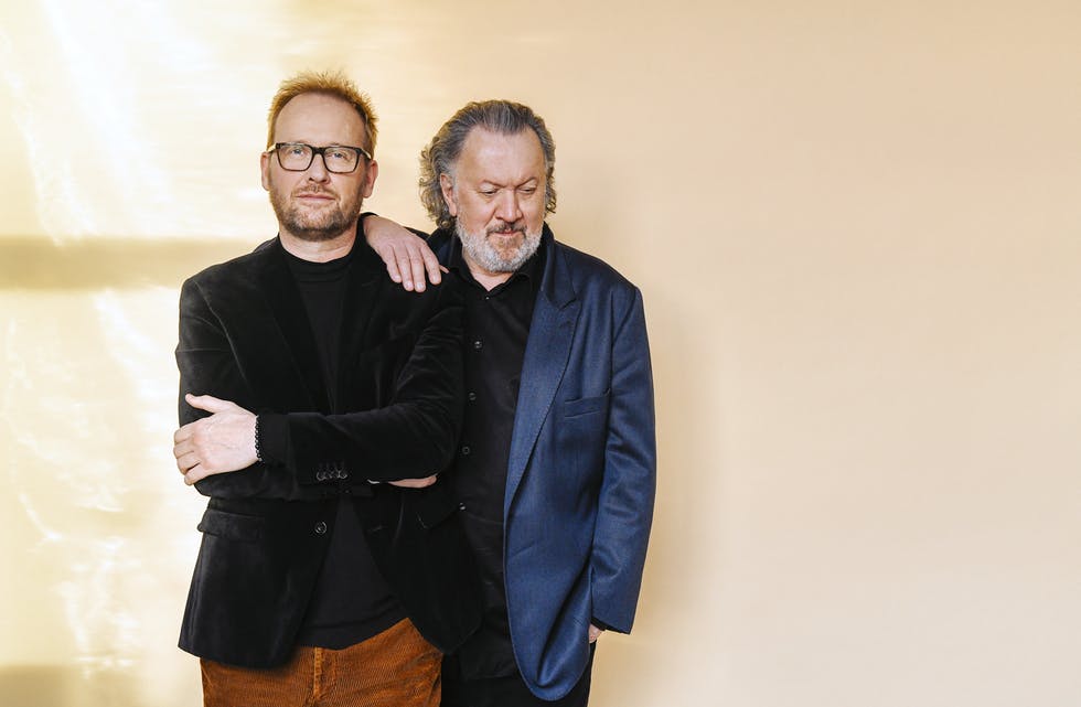 Sigvart Dagsland (til venstre) og Bjørn Eidsvåg kjem til Folkets Hus i mai.