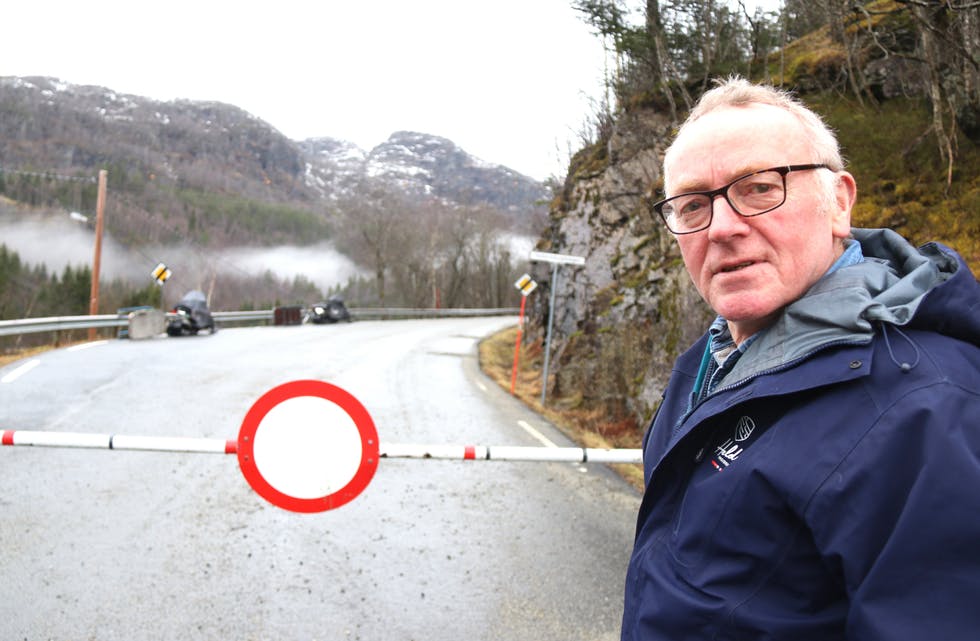 Vegen er vinterstengt – utan snø. Aps Hallgeir Amdal ønsker å gjera hytte- og frilftsområdet Breiborg meir tilgjengeleg, spesielt når det er lite snø i låglandet.