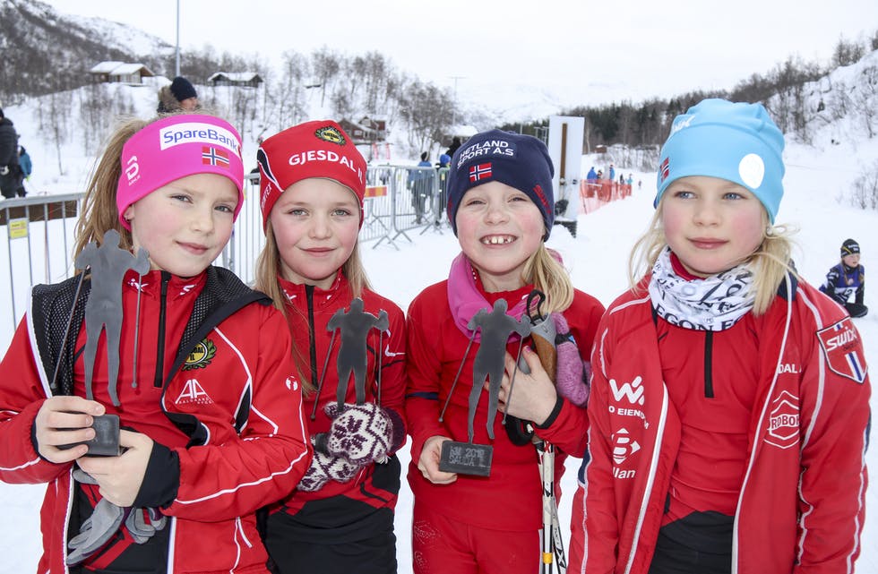 Denne Ålgård-kvartetten var godt fornøgd etter målgang søndag. Frå venstre: Synne Byrkjedal Levang (snart 9), Stine Kleppa (snart 9), Andrine M. Sævland (8) og Mari Sirekrok (snart 9). Foto: Ingvil Bakka.