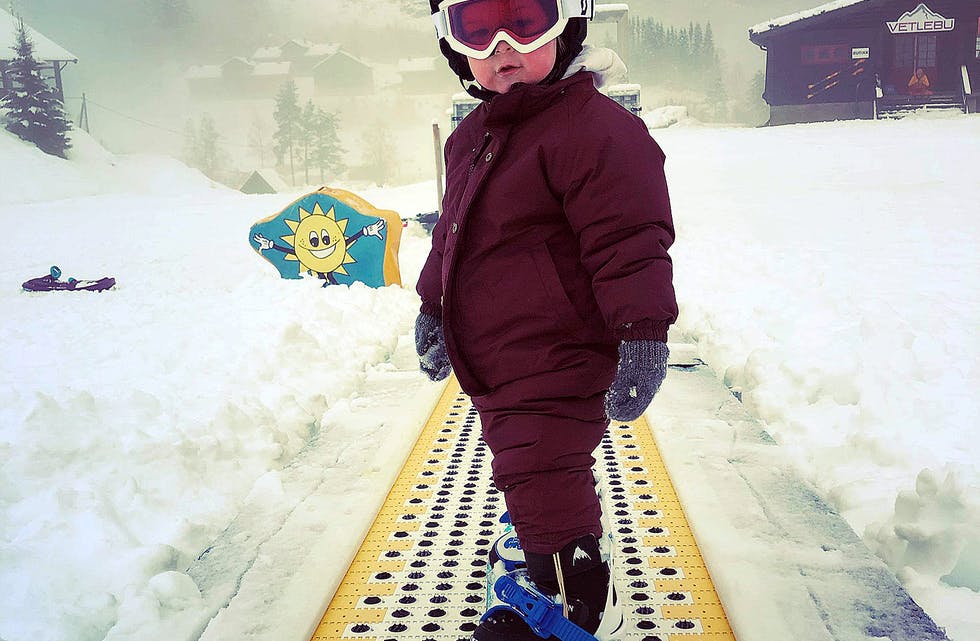 To år gamle Live var blant dei som nytta sjansen i helga då Sauda Skisenter hadde sesongens første opningsdag.